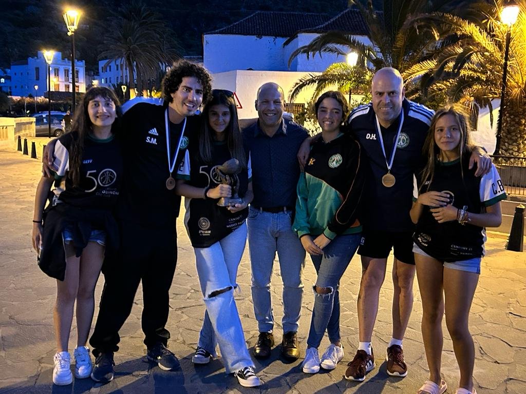 Visita del Alcalde de La Guancha Antonio Hernández a las niñas