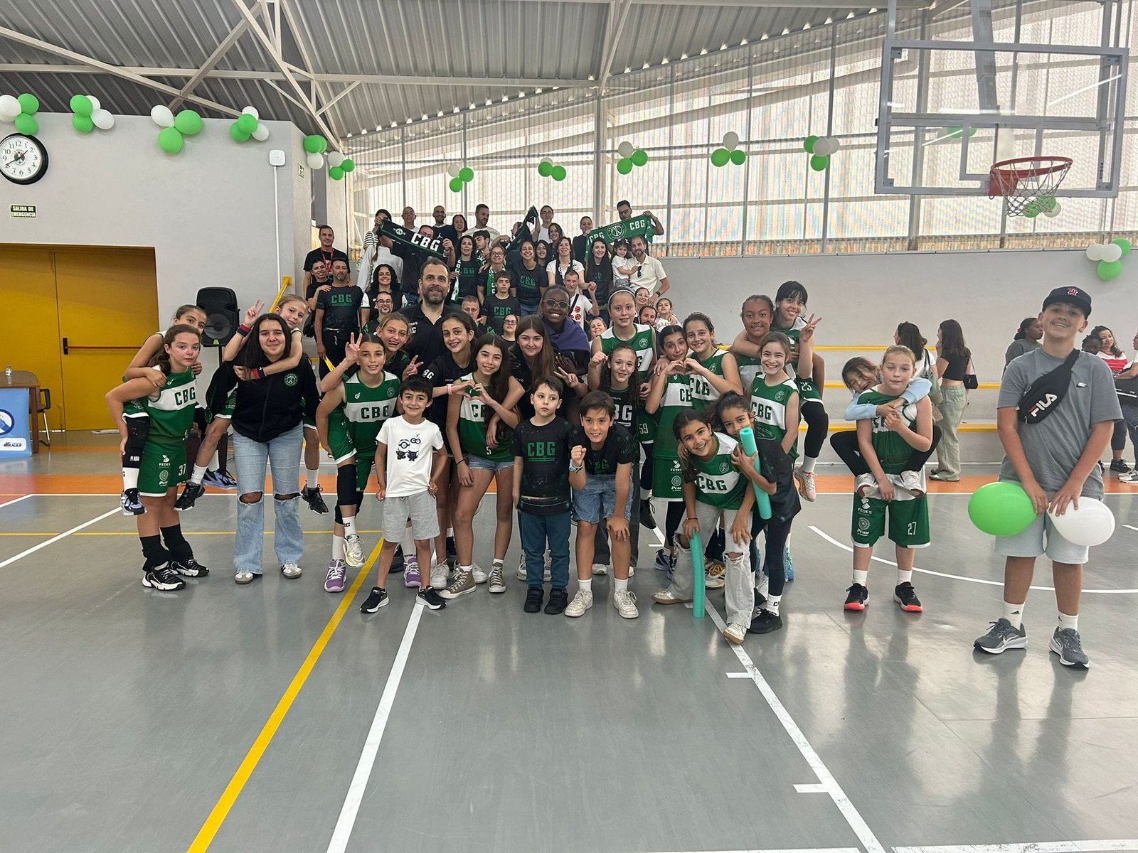 Minibasket Femenino C.B. Guancha celebrando su pase a la final.