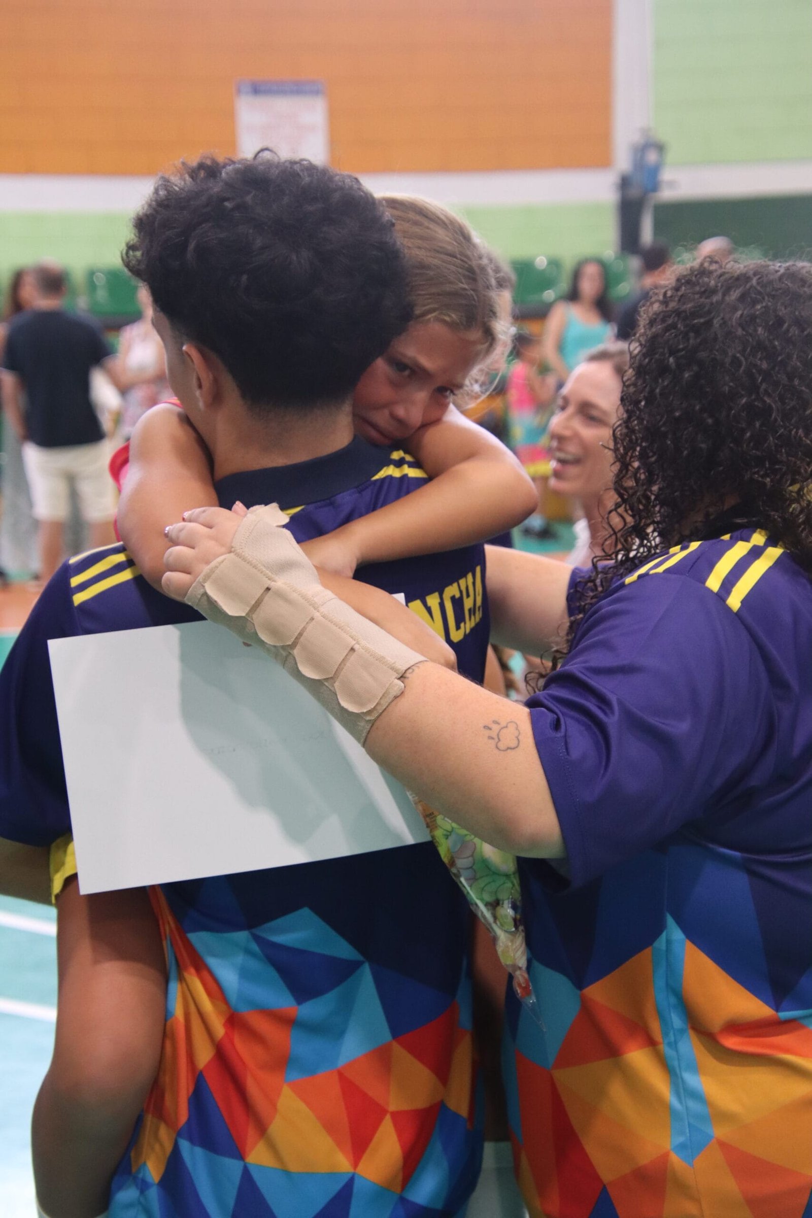 Emoción, lagrimas y abrazos en la clausura