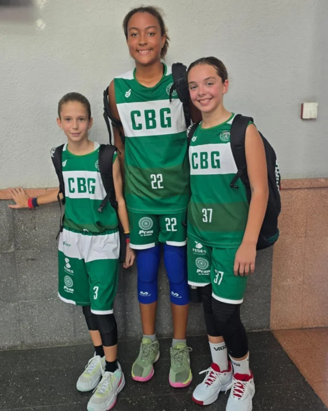 💚🏀 𝐍𝐔𝐄𝐒𝐓𝐑𝐀𝐒 𝐌𝐈𝐍𝐈𝐒 𝐂𝐈𝐄𝐑𝐑𝐀𝐍 𝐔𝐍𝐀 𝐆𝐑𝐀𝐍 𝐉𝐎𝐑𝐍𝐀𝐃𝐀 𝐂𝐎𝐍 𝐋𝐀 𝐒𝐄𝐋𝐄𝐂𝐂𝐈𝐎́𝐍 𝐃𝐄 𝐓𝐄𝐍𝐄𝐑𝐈𝐅𝐄 🏀💚

Nuestras jugadoras 𝐒𝐨𝐟𝐢́𝐚 𝐆𝐨𝐧𝐳𝐚́𝐥𝐞𝐳, 𝐄𝐦𝐦𝐚 𝐅𝐞𝐧𝐝𝐫𝐞 e 𝐈𝐝𝐚𝐢𝐫𝐚 𝐀𝐟𝐨𝐧𝐬𝐨 acaban de finalizar su sesión de entrenamiento con la Selección de Tenerife de Baloncesto 🌿✨

Una jornada llena de aprendizaje, compañerismo y experiencias que seguirán marcando su camino en este deporte que tanto aman 💪

Desde el 𝐂.𝐁. 𝐆𝐮𝐚𝐧𝐜𝐡𝐚 queremos felicitar a nuestras tres minis por representar a nuestro club con humildad, esfuerzo y alegría 💚
Sin duda, un orgullo ver cómo el trabajo de cantera continúa dando pasos firmes en toda la isla 🤍

👏 ¡Felicidades, chicas!
Sigan disfrutando y aprendiendo cada día. El futuro es suyo 🌟

⬆️ 𝐅𝐄𝐃𝐄𝐒 𝐀𝐬𝐜𝐞𝐧𝐬𝐨𝐫𝐞𝐬 – elevando el baloncesto guanchero a lo más alto.
⛽ 𝐏𝐂𝐀𝐍 𝐋𝐚 𝐆𝐮𝐚𝐧𝐜𝐡𝐚 – energía y servicio para seguir moviendo a nuestro pueblo.
🏢 𝐀𝐲𝐮𝐧𝐭𝐚𝐦𝐢𝐞𝐧𝐭𝐨 𝐝𝐞 𝐋𝐚 𝐆𝐮𝐚𝐧𝐜𝐡𝐚 – impulsando el deporte y el orgullo guanchero desde las instituciones.

#SomosFamiliaCBG #Desde1970 #OrgulloGuanchero #CBGuancha #SelecciónTenerife #MinibasketFemenino #FedesAscensores #PCANLaGuancha #BaloncestoCanario #100x100Cantera