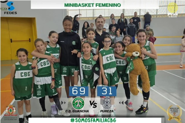 🏀💚 𝗖𝗔𝗠𝗣𝗘𝗢𝗡𝗔𝗦 𝗗𝗘 𝗟𝗔 𝗟𝗜𝗚𝗔 𝗥𝗘𝗚𝗨𝗟𝗔𝗥 💚🏀

🏀 𝗖.𝗕. 𝗚𝗨𝗔𝗡𝗖𝗛𝗔 𝟲𝟵 – 𝗣𝗨𝗥𝗘𝗭𝗔 𝟯𝟭

Nuestro espectacular Minibasket Femenino continúa firmando una temporada increíble y, a falta de una jornada para finalizar la liga regular, se asegura matemáticamente el primer puesto del campeonato 🔥🏆

Las jugadoras dirigidas por 𝗔𝗟𝗘𝗝𝗔𝗡𝗗𝗥𝗢 𝗚𝗢𝗡𝗭𝗔́𝗟𝗘𝗭 realizaron otro grandísimo encuentro esta mañana en La Fábrica, demostrando una vez más el enorme crecimiento y trabajo de este grupo 💪🏀

💚 𝗣𝗥𝗜𝗠𝗘𝗥𝗔𝗦 𝗖𝗟𝗔𝗦𝗜𝗙𝗜𝗖𝗔𝗗𝗔𝗦 𝗗𝗘 𝗟𝗔 𝗟𝗜𝗚𝗔 𝗥𝗘𝗚𝗨𝗟𝗔𝗥
💚 𝗟𝗔 𝗙𝗜𝗡𝗔𝗟 𝗔 𝟰 𝗗𝗘 𝗧𝗘𝗡𝗘𝗥𝗜𝗙𝗘 𝗦𝗘 𝗝𝗨𝗚𝗔𝗥𝗔́ 𝗘𝗡 𝗟𝗔 𝗚𝗨𝗔𝗡𝗖𝗛𝗔
💚 𝗢𝗥𝗚𝗨𝗟𝗟𝗢 𝗗𝗘 𝗖𝗔𝗡𝗧𝗘𝗥𝗔 💚

Un premio absolutamente merecido para unas chicas que llevan toda la temporada compitiendo a un nivel espectacular y dejando muy alto el nombre del C.B. Guancha 👏✨

Ahora tocará disfrutar de una nueva Final a 4 de Tenerife en casa, junto a toda nuestra afición 🏀🔥

👏 𝗠𝗨𝗖𝗛𝗜́𝗦𝗜𝗠𝗔𝗦 𝗙𝗘𝗟𝗜𝗖𝗜𝗗𝗔𝗗𝗘𝗦, 𝗖𝗛𝗜𝗖𝗔𝗦
👏 𝗬 𝗙𝗘𝗟𝗜𝗖𝗜𝗗𝗔𝗗𝗘𝗦 𝗔 𝗔𝗟𝗘𝗝𝗔𝗡𝗗𝗥𝗢 𝗣𝗢𝗥 𝗘𝗟 𝗚𝗥𝗔𝗡 𝗧𝗥𝗔𝗕𝗔𝗝𝗢 𝗥𝗘𝗔𝗟𝗜𝗭𝗔𝗗𝗢 💚🏀

🙏 𝗚𝗥𝗔𝗖𝗜𝗔𝗦 𝗔 𝗤𝗨𝗜𝗘𝗡𝗘𝗦 𝗦𝗜𝗚𝗨𝗘𝗡 𝗔𝗣𝗢𝗬𝗔𝗡𝗗𝗢 𝗡𝗨𝗘𝗦𝗧𝗥𝗔 𝗖𝗔𝗡𝗧𝗘𝗥𝗔:

⛽ 𝗣𝗖𝗔𝗡 𝗟𝗔 𝗚𝗨𝗔𝗡𝗖𝗛𝗔 – energía para seguir soñando juntas.

🏢 𝗔𝗬𝗨𝗡𝗧𝗔𝗠𝗜𝗘𝗡𝗧𝗢 𝗗𝗘 𝗟𝗔 𝗚𝗨𝗔𝗡𝗖𝗛𝗔 – siempre junto al deporte base.

⬆️ 𝗙𝗘𝗗𝗘𝗦 𝗔𝗦𝗖𝗘𝗡𝗦𝗢𝗥𝗘𝗦 – impulsando el futuro del CBG.

#SomosFamiliaCBG #Desde1970 #MinibasketFemenino #FinalA4 #OrgulloCBG 💚🏀